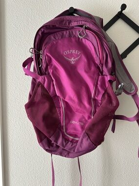 OSPREY Daylite Women's Backpack in Bright Magenta